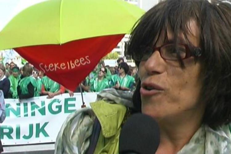 Interview onthaalouder op betoging luid alarm