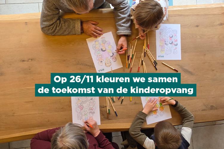 2 kindjes kleuren samen met grootouders kleurplaten voor de actie